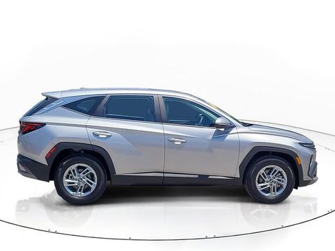 Used 2025 Hyundai Tucson SE FWD image 4