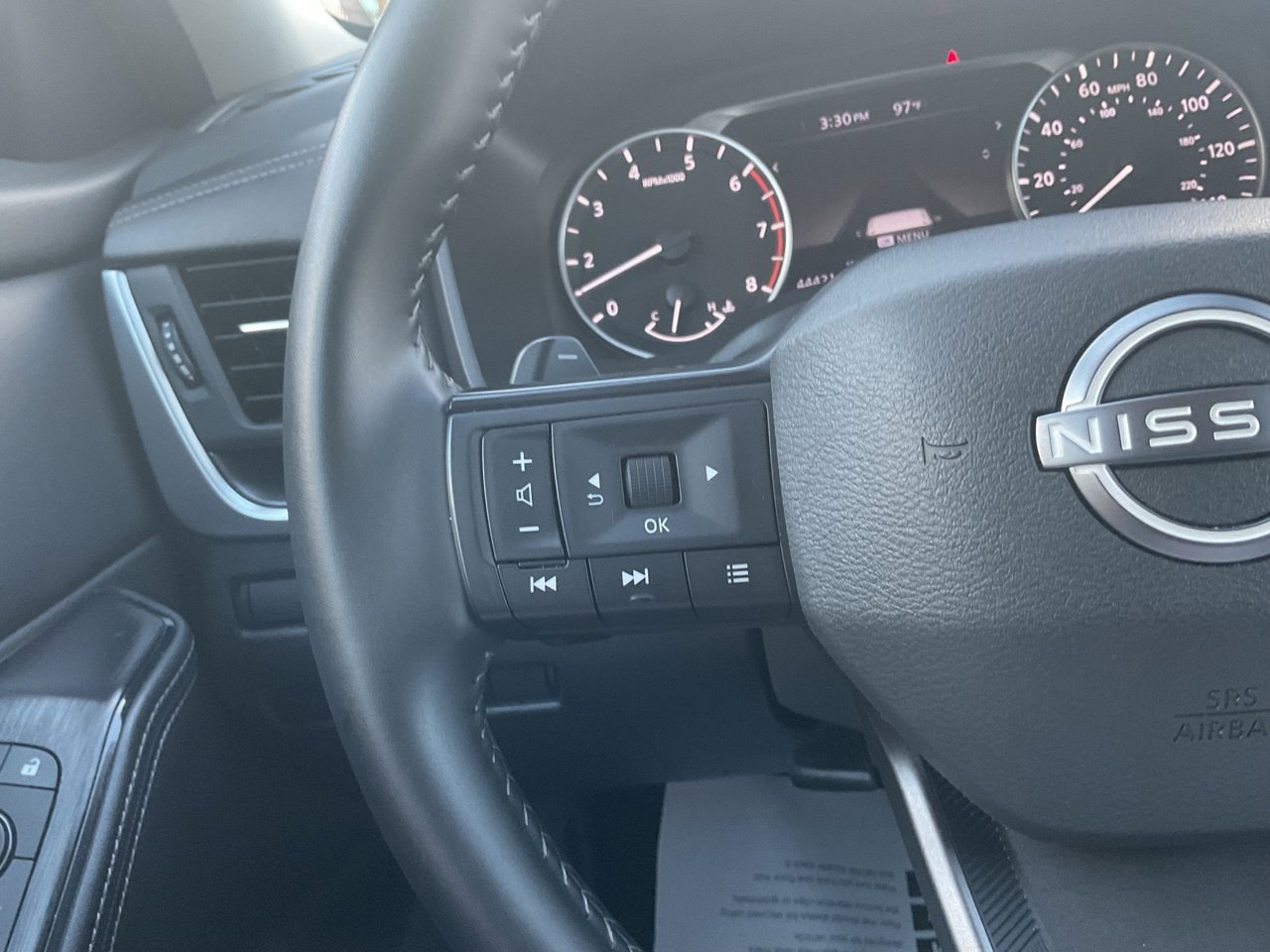 Used 2025 Nissan Rogue SV FWD image 32
