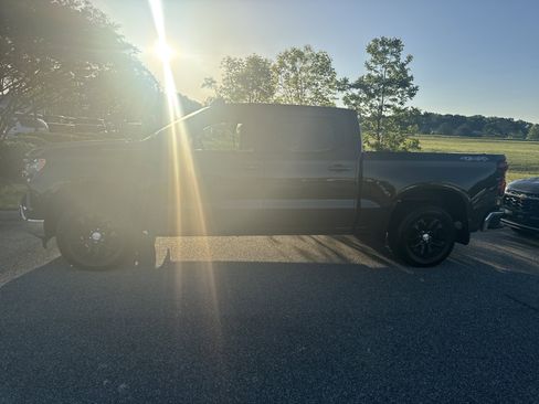 Used 2023 Chevrolet Silverado 1500 LT image 2