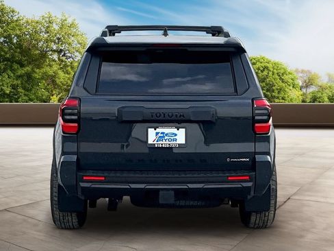 Used 2025 Toyota 4Runner TRD Off-Road Premium AWD/4WD image 2