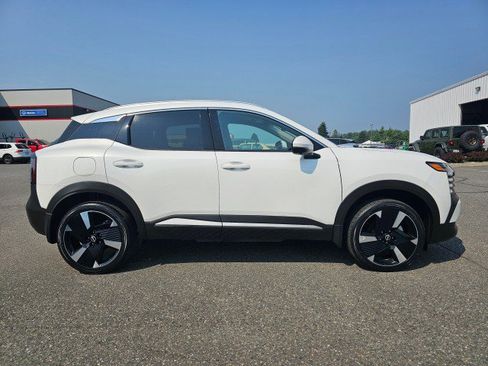 Certified 2025 Nissan Kicks SR AWD/4WD image 2