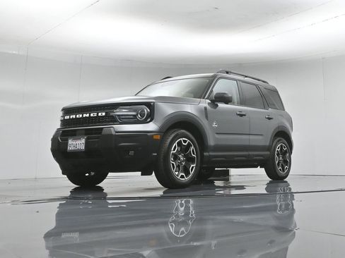 Certified 2025 Ford Bronco Sport Outer Banks w/ Outer Banks Tech Package+ AWD/4WD image 47