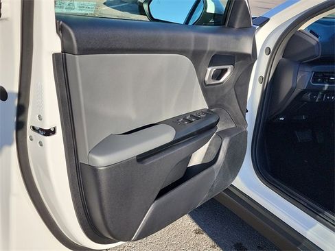 New 2025 Kia K4 LXS image 9