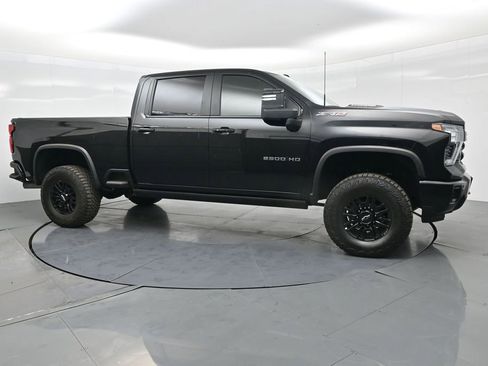 Used 2025 Chevrolet Silverado 2500 ZR2 w/ Technology Package image 31