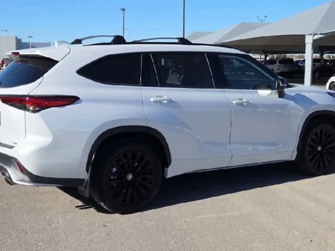 Certified 2023 Toyota Highlander XSE image 9