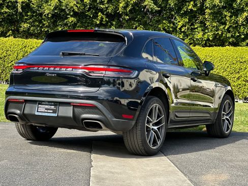 Certified 2025 Porsche Macan image 8