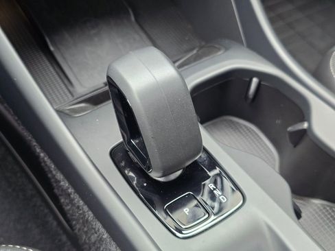 Certified 2025 Volvo XC40 B5 Core w/ Climate Package AWD/4WD image 37