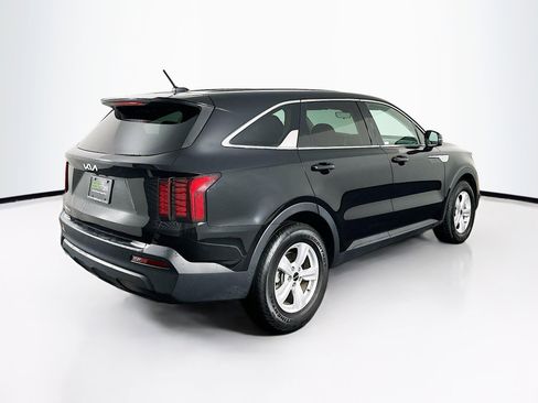Used 2023 Kia Sorento LX image 9