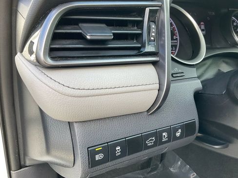 Used 2021 Toyota Camry XLE image 10