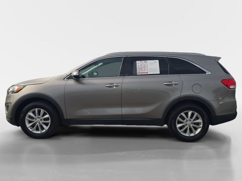 Used 2016 Kia Sorento FWD w/ LX Convenience Package image 2