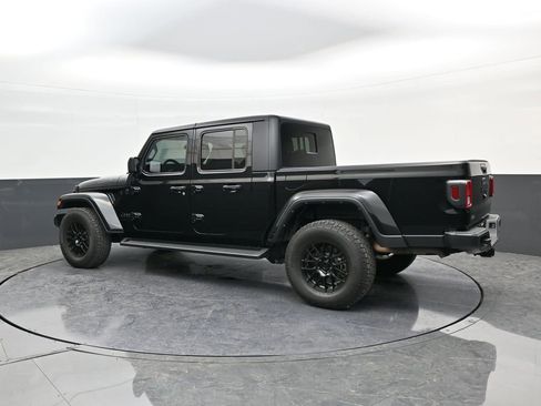 Used 2021 Jeep Gladiator Sport image 4