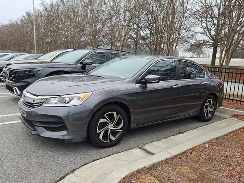 Used 2017 Honda Accord LX image 4