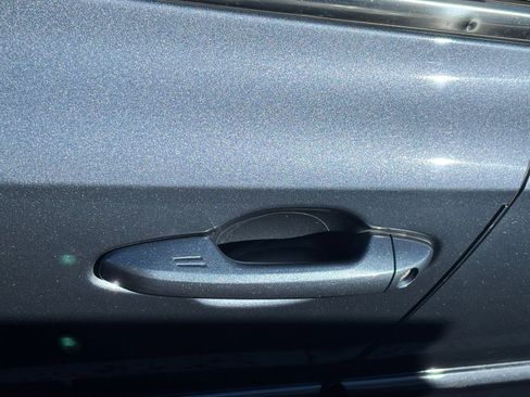 Used 2017 Toyota Highlander Limited image 9