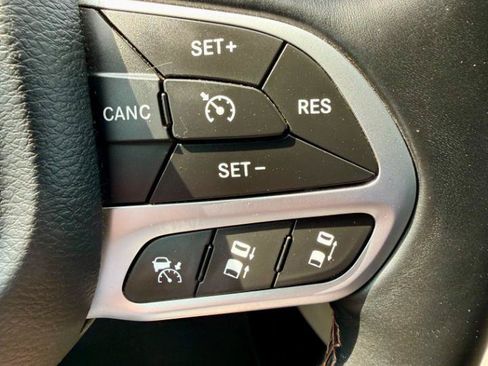 Used 2017 Chrysler Pacifica Touring-L Plus w/ Advanced Safetytec Group FWD image 19