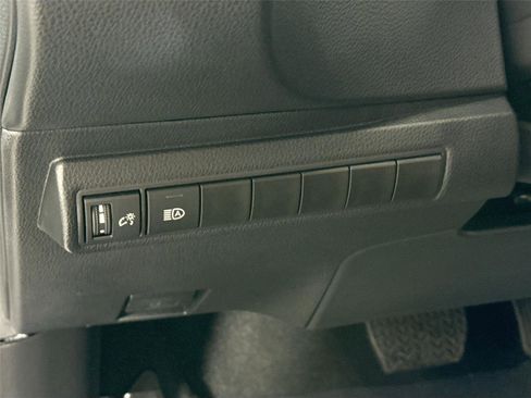 Used 2025 Toyota Corolla SE image 14