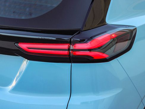 Used 2022 Chevrolet Bolt EUV Premier w/ Sun & Sound Package image 10