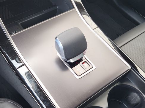 New 2026 Land Rover Range Rover Velar Dynamic SE image 19