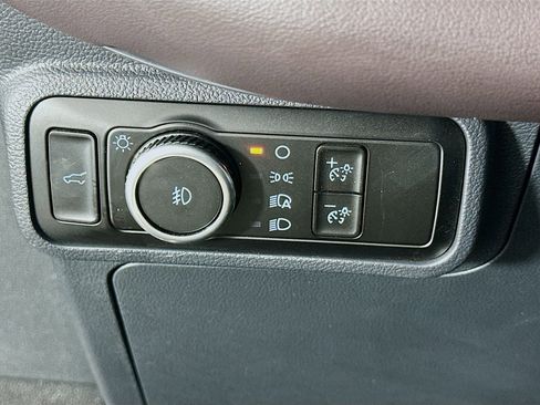 Used 2025 Ford Explorer Platinum w/ LUX Leather Package image 17