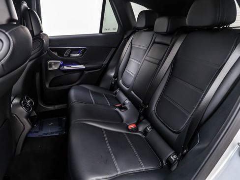 Used 2025 Mercedes-Benz GLC 300 image 8