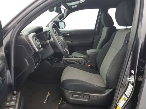 Used 2022 Toyota Tacoma TRD Sport w/ Technology Package image 17