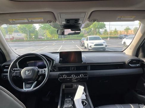 Used 2025 Honda Pilot Elite image 5