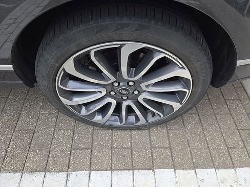 Used 2021 Land Rover Range Rover Westminster Edition image 9