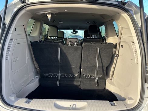 Used 2023 Chrysler Pacifica Touring-L image 15