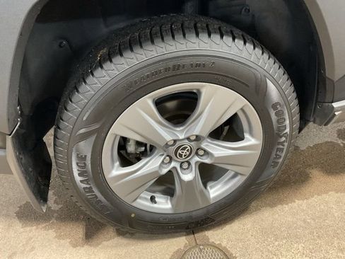 Used 2022 Toyota RAV4 XLE image 7