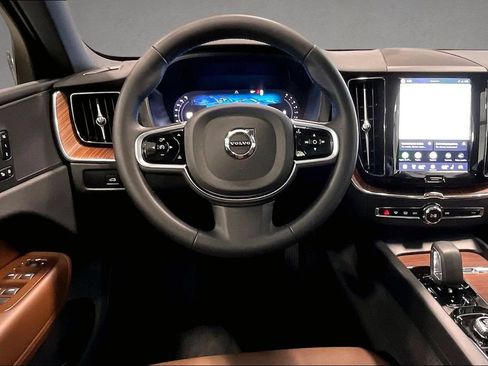 Used 2025 Volvo XC60 B5 Plus w/ Climate Package AWD/4WD image 9
