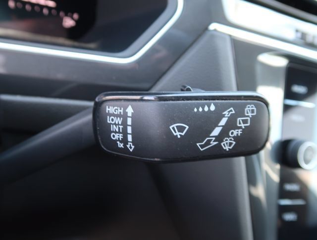 Used 2023 Volkswagen Tiguan SE AWD/4WD image 20