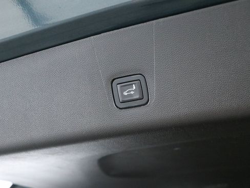 Used 2018 Chevrolet Traverse LT FWD image 35