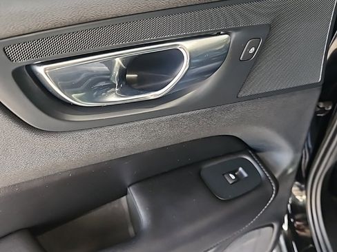 Used 2023 Volvo XC60 B5 Plus image 21