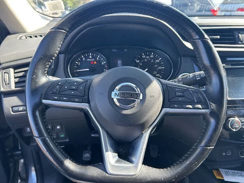 Used 2020 Nissan Rogue SV image 16