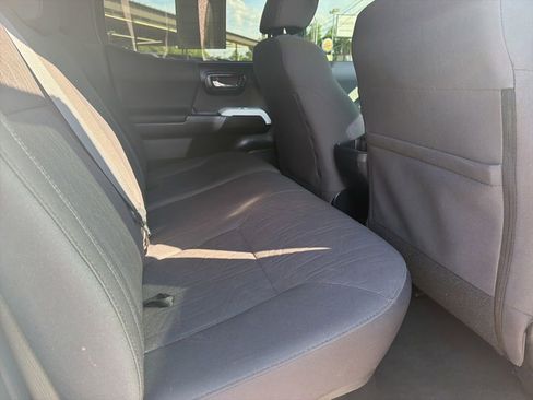 Used 2018 Toyota Tacoma TRD Off-Road AWD/4WD image 14