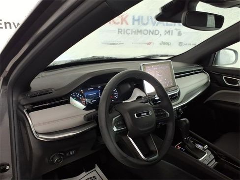 Used 2023 Jeep Compass Limited image 12