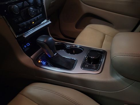 Used 2019 Jeep Grand Cherokee Limited AWD/4WD image 26
