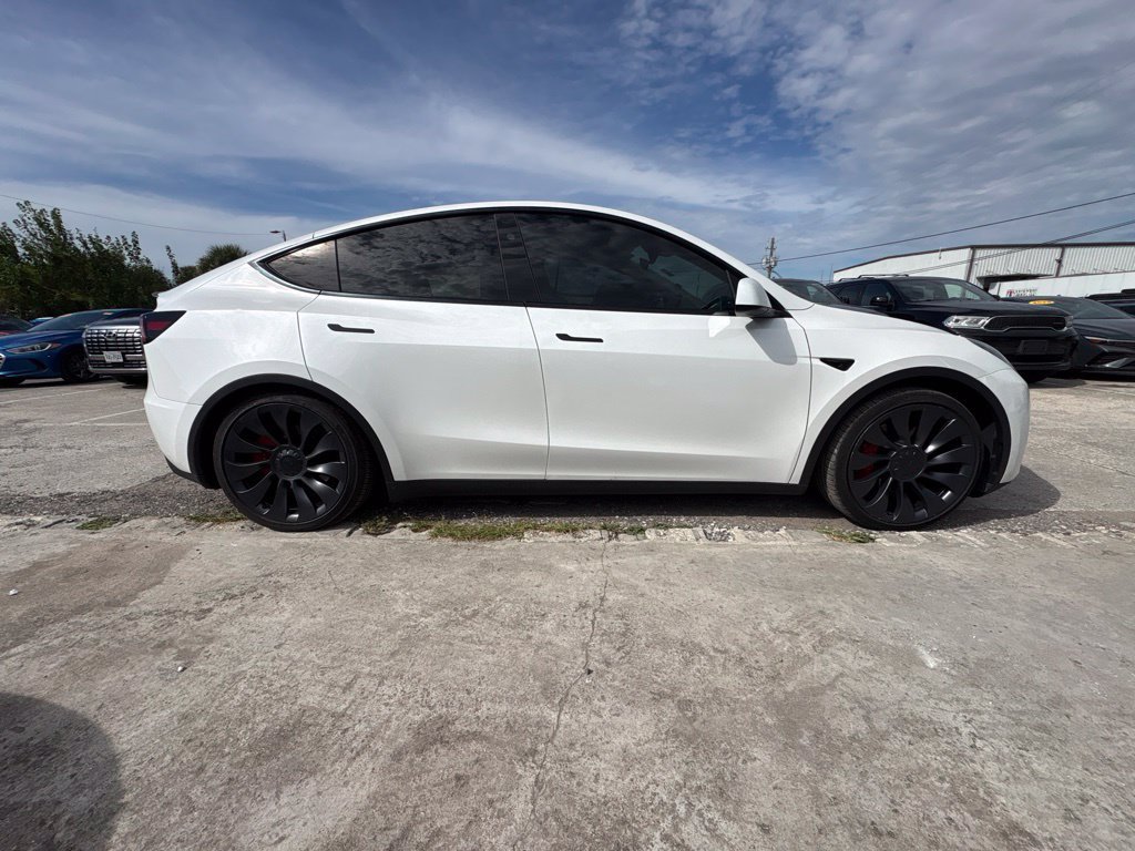 Used 2024 Tesla Model Y Performance AWD/4WD image 2