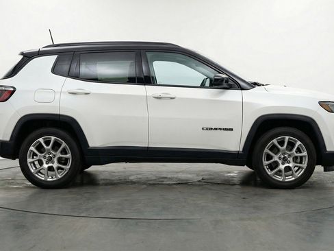 Used 2025 Jeep Compass Limited AWD/4WD image 11