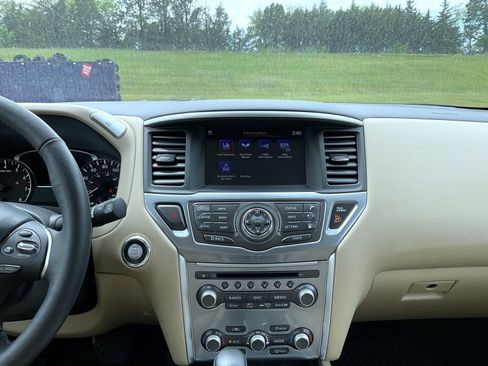 Used 2018 Nissan Pathfinder SL AWD/4WD image 13