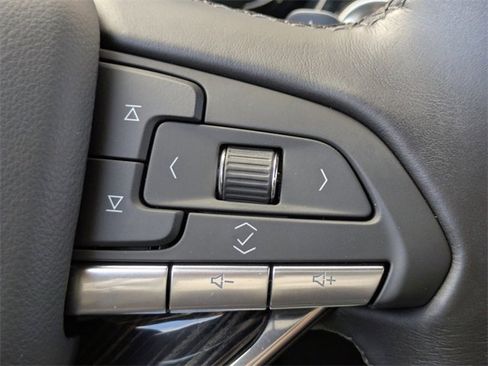 Used 2025 Cadillac XT6 Premium Luxury image 21