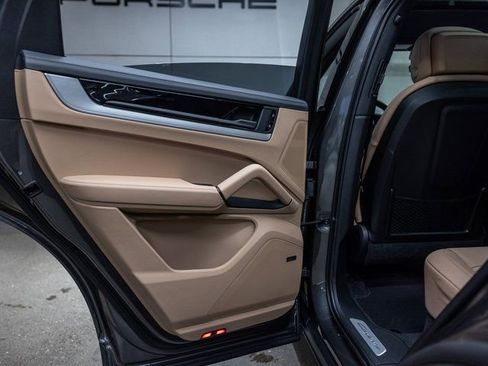 New 2026 Porsche Cayenne Coupe image 33