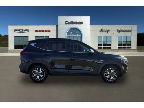 Used 2021 Kia Seltos EX image 2