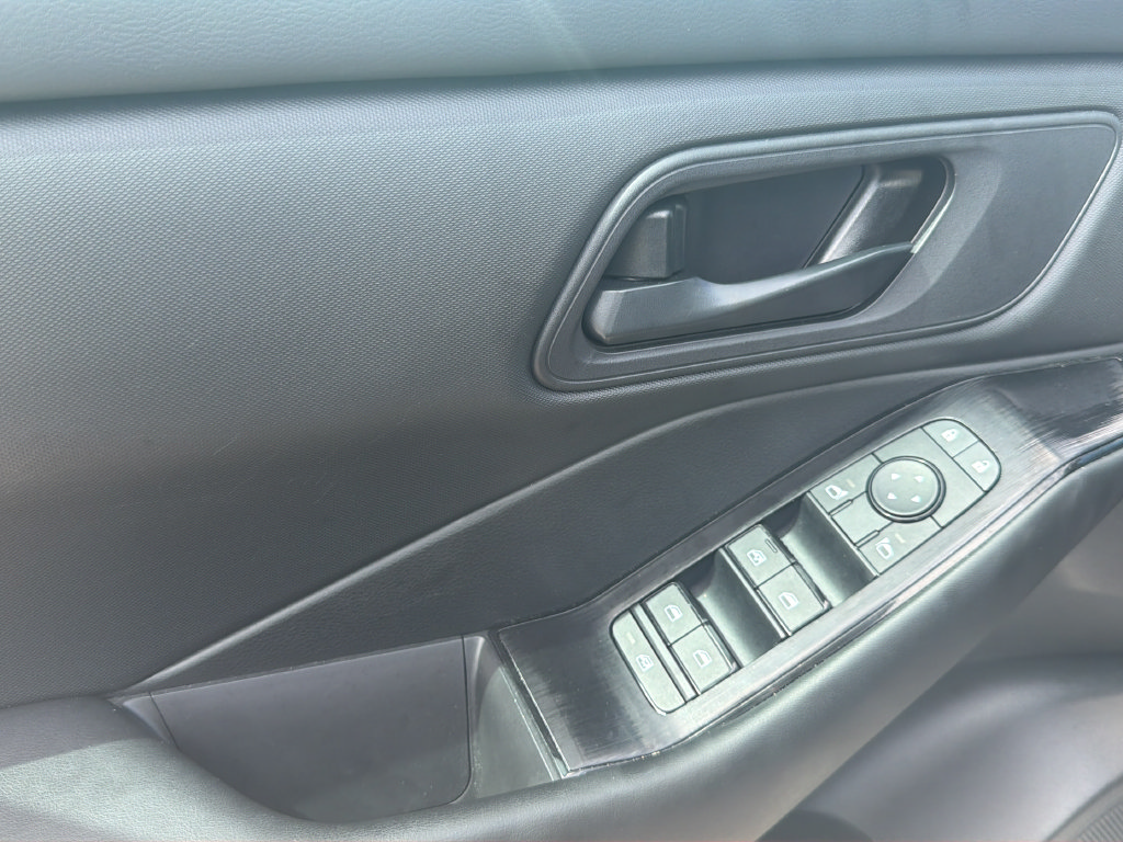 Certified 2025 Nissan Rogue S FWD image 20