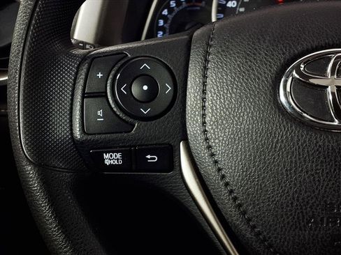 Used 2015 Toyota RAV4 XLE image 18