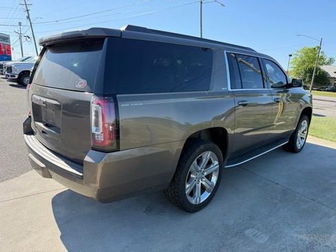 Used 2016 GMC Yukon XL SLT w/ Open Road Package AWD/4WD image 12
