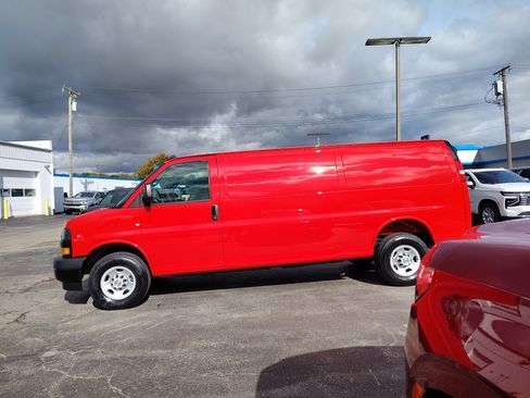 New 2025 Chevrolet Express 3500 Extended w/ Driver Convenience Package image 7
