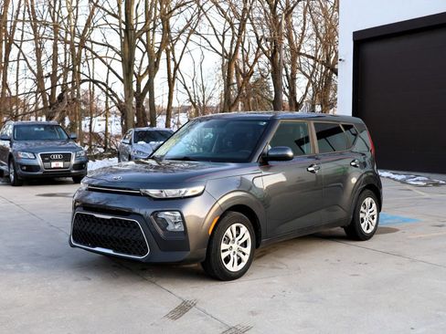 Used 2020 Kia Soul LX image 3