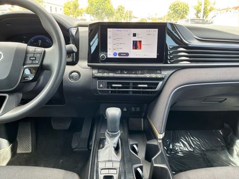 Used 2025 Toyota Camry LE FWD image 15