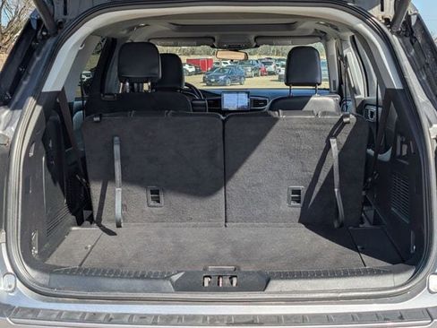 Used 2022 Ford Explorer XLT w/ Equipment Group 202A image 27