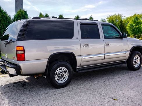 Used 2005 GMC Yukon XL 2500 SLT w/ SLT Preferred Equipment Group image 6